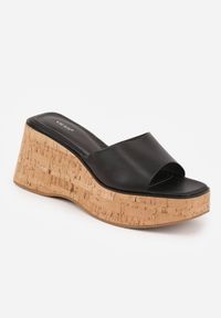 Renee - Czarne Klapki z Kwadratowym Noskiem VICES na Koturnie z Fakturą Korka Kahliliana. Kolor: czarny. Wzór: haft. Sezon: lato. Obcas: na koturnie. Styl: boho, wakacyjny, elegancki #8