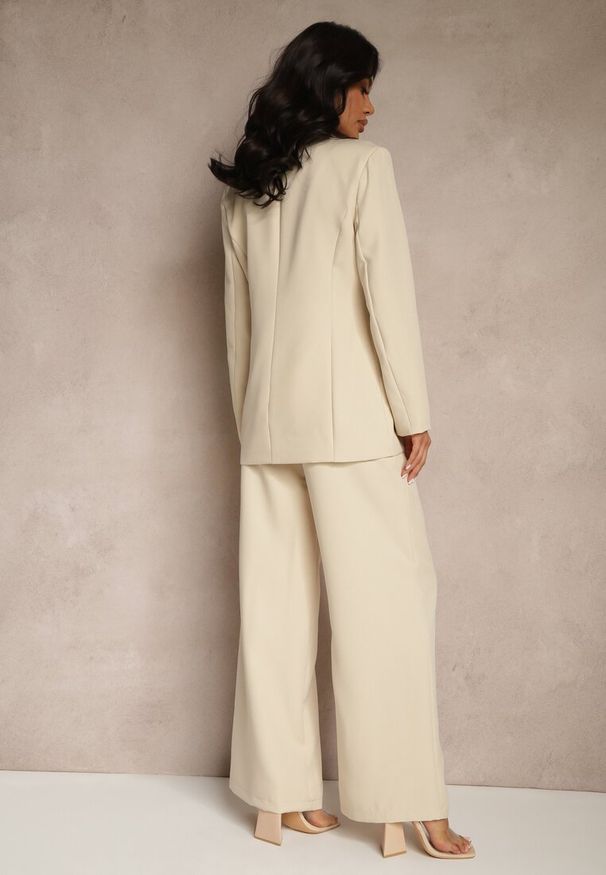 Renee - Beżowy Garnitur Spodnie i Marynarka z Usztywnionymi Ramionami Sonavienna. Kolor: beżowy