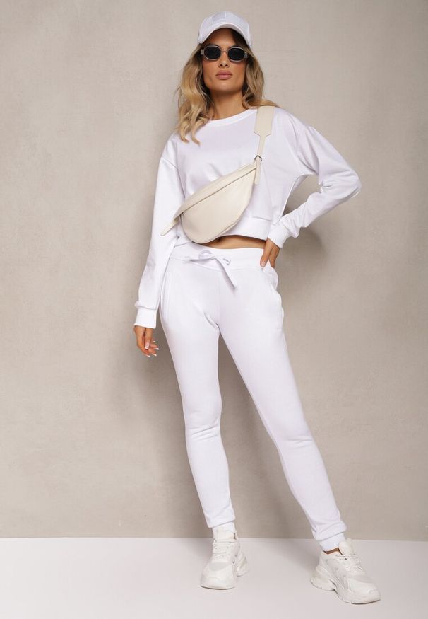 Renee - Biała Bluza z Bawełną ze Ściągaczami przy Rękawach i w Pasie Alberia. Kolor: biały. Materiał: bawełna. Długość rękawa: długi rękaw. Długość: długie