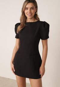 Born2be - Czarna Elegancka Sukienka o Kroju Bombki Ozdobiona Imitacją Kieszeni Ialane. Okazja: do pracy, na randkę, na spotkanie biznesowe. Kolor: czarny. Wzór: aplikacja. Typ sukienki: bombki. Styl: elegancki #1