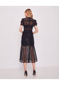 SELF PORTRAIT - Koronkowa sukienka z cekinami. Okazja: na sylwestra. Kolor: czarny. Materiał: koronka. Wzór: aplikacja, koronka. Długość: midi #2