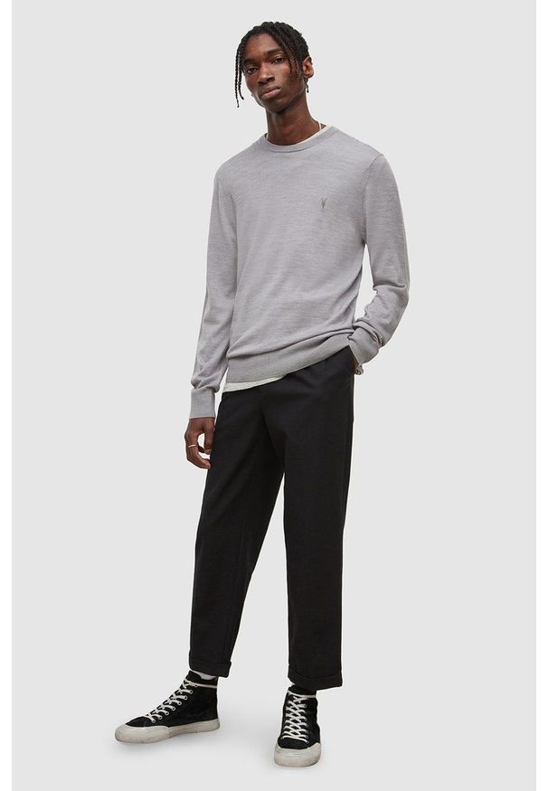 AllSaints sweter męski kolor szary lekki. Okazja: na co dzień. Kolor: szary. Materiał: wełna, materiał. Długość rękawa: długi rękaw. Długość: długie. Styl: casual