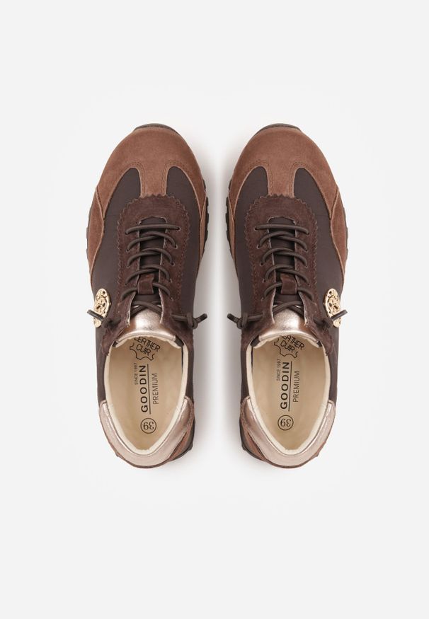 Born2be - Brązowe Skórzane Sneakersy z Metaliczną Ozdobą Rioneira. Zapięcie: sznurówki. Kolor: brązowy. Materiał: skóra. Wzór: aplikacja