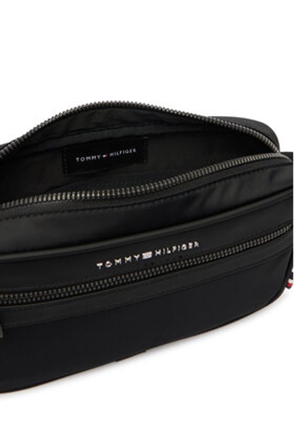 TOMMY HILFIGER - Tommy Hilfiger Saszetka Th Repreve Ew Reporter AM0AM14152 Czarny. Kolor: czarny. Materiał: materiał