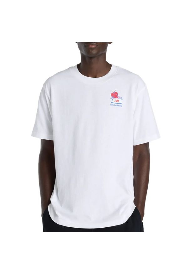 Koszulka męska New Balance MT61Y1F6WT - biała. Kolor: biały. Materiał: bawełna. Długość rękawa: krótki rękaw. Długość: krótkie. Wzór: kolorowy