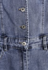 Renee - Niebieski Bawełniany Kombinezon Jeansowy z Dekoltem Halter i Kołnierzykiem Edaviann. Kolor: niebieski. Materiał: bawełna, jeans. Wzór: haft #5