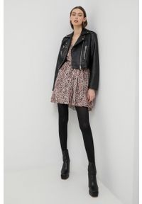 Guess sukienka kolor różowy mini rozkloszowana. Kolor: różowy. Materiał: materiał. Długość rękawa: krótki rękaw. Typ sukienki: asymetryczne, rozkloszowane. Długość: mini #3