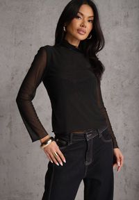 Renee - Czarna Siateczkowa Bluzka Longsleeve z Golfem o Dopasowanym Kroju Yenlea. Typ kołnierza: golf. Kolor: czarny. Materiał: skóra, materiał. Długość rękawa: długi rękaw #1