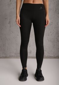 Renee - Czarne Legginsy Basic z Modelującą Wstawką w Pasie Liacan. Okazja: na co dzień. Kolor: czarny. Długość: krótkie. Styl: casual #2
