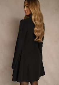Renee - Czarna Sukienka o Rozkloszowanym Kroju z Ozdobą z Boku Eleslia. Kolor: czarny. Wzór: aplikacja. Styl: street #5