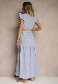 Renee - Niebieska Rozkloszowana Sukienka z Bawełny w Stylu Boho z Paskiem z Klamrą Iffarisa. Okazja: na co dzień. Typ kołnierza: dekolt w serek. Kolor: niebieski. Materiał: bawełna. Sezon: lato, wiosna. Typ sukienki: rozkloszowane. Styl: boho