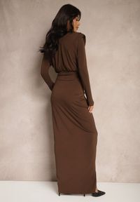 Renee - Brązowa Dopasowana Sukienka Koktajlowa Ozdobiona Marszczeniem Besini. Kolor: brązowy. Wzór: aplikacja. Styl: wizytowy #4
