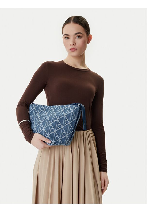 Calvin Klein Torebka Emblem Aop Denim Bucket LV04F3432G Niebieski. Kolor: niebieski