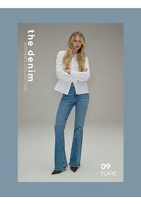 Reserved - Jeansy flare - niebieski. Kolor: niebieski