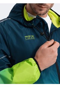 Ombre Clothing - Sportowa kurtka męska ombre z odblaskami i polarową podszewką – turkusowo-limonkowa V1. Kolor: turkusowy. Materiał: polar. Wzór: nadruk, napisy, gradientowy. Styl: sportowy
