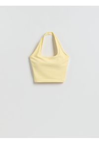 Reserved - Top halter - jasnożółty. Typ kołnierza: dekolt halter. Kolor: żółty. Materiał: dzianina. Długość: krótkie. Wzór: gładki #1