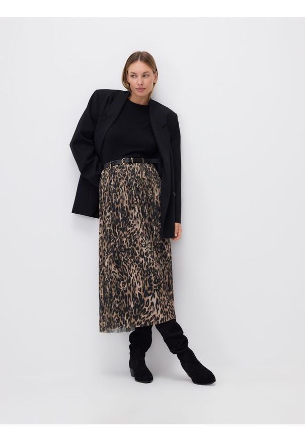 Reserved - Plisowana spódnica z paskiem - ciemnobrązowy. Kolor: brązowy. Materiał: dzianina