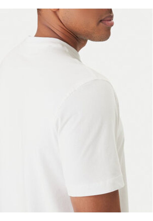 Guess T-Shirt M6GI16 K3032 Biały Regular Fit. Kolor: biały. Materiał: bawełna