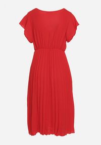 Born2be - Czerwona Plisowana Sukienka z Kopertowym Dekoltem i Gumką w Talii Waretta. Typ kołnierza: dekolt kopertowy. Kolor: czerwony. Typ sukienki: kopertowe. Styl: elegancki #4
