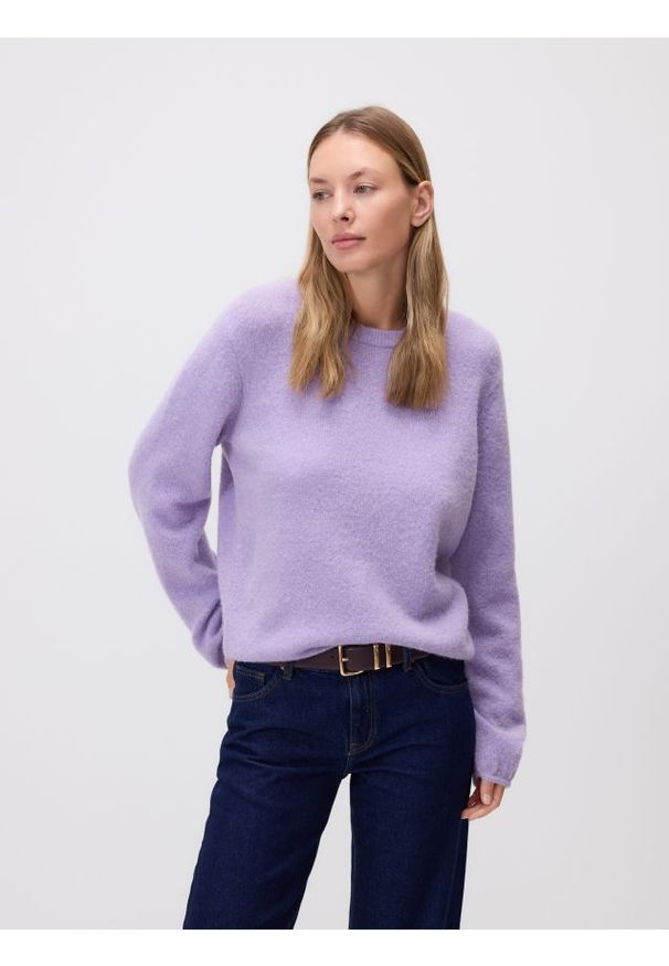 Reserved - Sweter z dodatkiem wełny - lawendowy. Kolor: fioletowy. Materiał: wełna