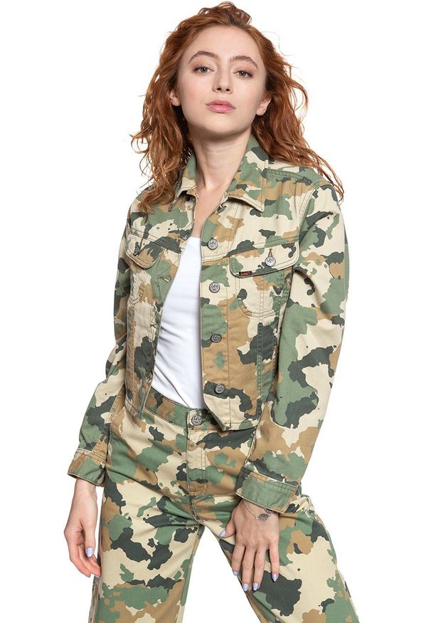 Lee - DAMSKA KURTKA JEANSOWA LEE CROPPED RIDER JACKET CAMOUFLAGE L54CCW03 112112756. Materiał: jeans. Wzór: moro