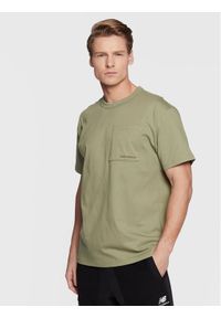 New Balance T-Shirt MT23567 Zielony Relaxed Fit. Kolor: zielony. Materiał: bawełna #1