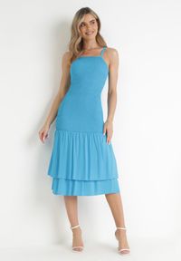 Born2be - Niebieska Wiskozowa Sukienka Midi o Dopasowanym Fasonie Ilynn. Typ kołnierza: dekolt kwadratowy. Kolor: niebieski. Materiał: wiskoza. Długość rękawa: na ramiączkach. Długość: midi #1