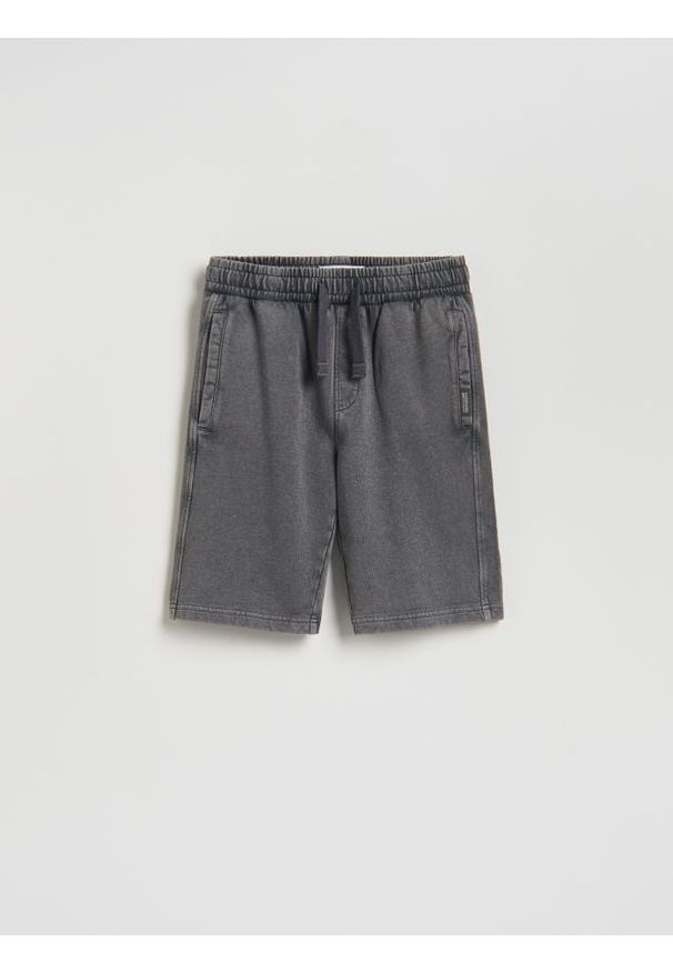 Reserved - Bawełniane bermudy - ciemnoszary. Kolor: szary. Materiał: bawełna