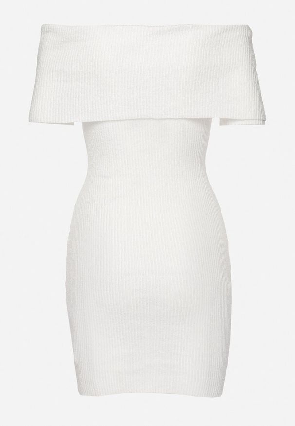 Born2be - Biała Elastyczna Sukienka Mini Hiszpanka o Taliowanym Kroju Arivens. Typ kołnierza: dekolt hiszpanka. Kolor: biały. Długość: mini