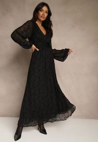 Renee - Czarna Rozkloszowana Sukienka z Siateczki w Kwiatowy Wzór Fezuna. Kolekcja: plus size. Kolor: czarny. Materiał: poliester, materiał. Wzór: kwiaty. Typ sukienki: dla puszystych #1