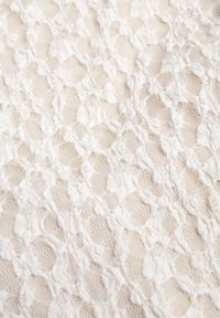 Renee - Biała Koronkowa Sukienka o Rozkloszowanym Kroju z Wiązanym Dekoltem Halter Bervine. Okazja: na randkę, na imprezę. Typ kołnierza: dekolt halter. Kolor: biały. Materiał: koronka #8