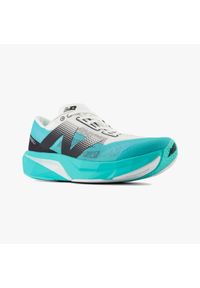 Buty do biegania męskie New Balance Fuelcell Rebel V4. Kolor: niebieski, wielokolorowy, biały. Materiał: włókno, kauczuk. Szerokość cholewki: normalna