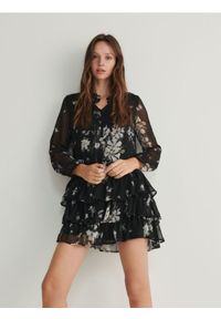 Reserved - Sukienka mini z falbanami - czarny. Kolor: czarny. Materiał: tkanina. Długość: mini