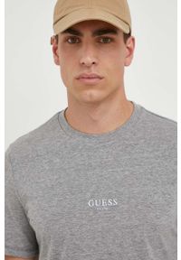 Guess t-shirt bawełniany kolor szary z aplikacją. Kolor: szary. Materiał: bawełna. Wzór: aplikacja. Styl: klasyczny #5
