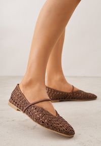 Renee - Brązowe Balerinki Mary Jane z Ażurową Cholewką Imitującą Plecionkę Timina. Zapięcie: bez zapięcia. Kolor: brązowy. Szerokość cholewki: normalna. Wzór: ażurowy. Sezon: wiosna. Styl: boho #1