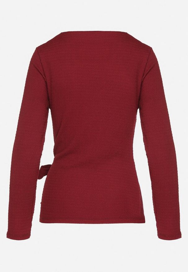 Born2be - Bordowa Bluzka Ozdobiona Wiązaniem Esterea. Okazja: na co dzień. Kolor: czerwony. Materiał: jeans. Wzór: aplikacja. Styl: casual, elegancki