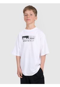 4f - 4F T-shirt oversize z nadrukiem chłopięcy - biały 146 (10-11 lat). Okazja: na co dzień. Kolor: biały. Materiał: jersey, bawełna, tkanina, materiał. Wzór: nadruk. Sezon: lato. Styl: sportowy, klasyczny, casual
