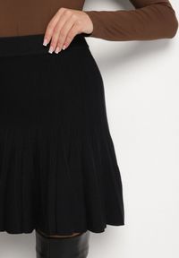 Born2be - Czarna Rozkloszowana Spódnica z Wiskozą i Wysokim Stanem Salinatia. Okazja: na co dzień. Stan: podwyższony. Kolor: czarny. Materiał: wiskoza. Styl: casual, klasyczny, elegancki #7