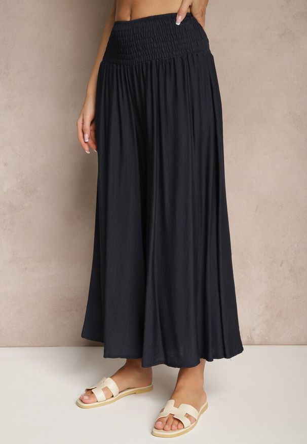 Renee - Granatowe Spodnie o Szerokim Kroju Kuloty High Waist o Długości 7/8 Ulanova. Okazja: na co dzień. Stan: podwyższony. Kolor: niebieski. Długość: długie. Styl: casual, elegancki