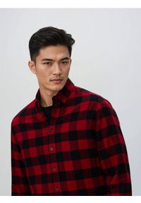 Reserved - Koszula regular fit w kratę - czerwony. Kolor: czerwony. Materiał: bawełna, tkanina