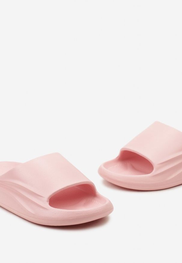 Renee - Różowe Basenowe Klapki z Piankowego Materiału Silk. Okazja: na plażę. Kolor: różowy. Materiał: materiał