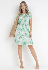 Born2be - Zielona Wiskozowa Sukienka Mini w Kwiaty z Gumką w Pasie Charmain. Kolor: zielony. Materiał: wiskoza. Wzór: kwiaty. Sezon: lato. Długość: mini #3