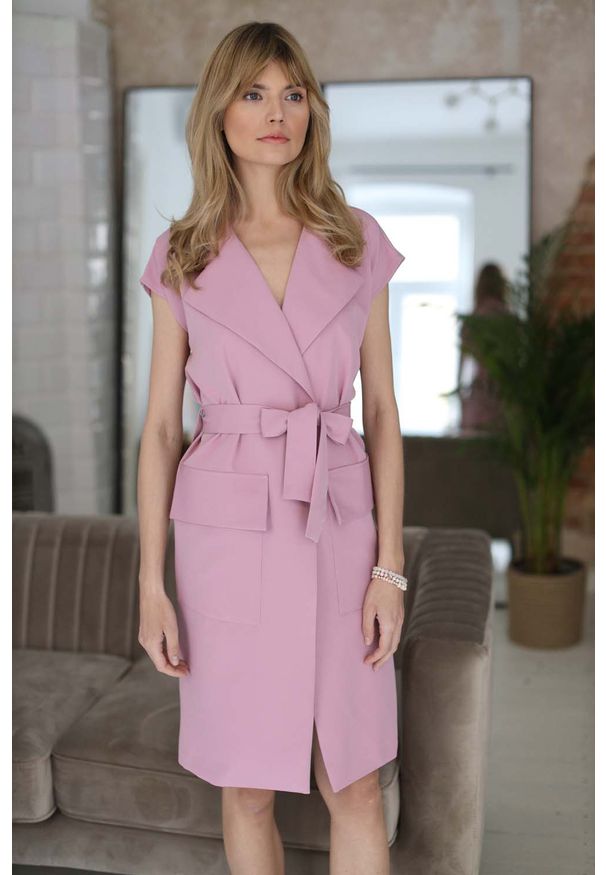 Nommo - Sukienka do Samodzielnego Wiązania - Różowa. Kolor: różowy. Materiał: poliester, wiskoza