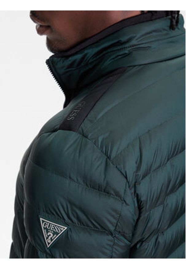 Guess Kurtka puchowa M1RL47 WDQ50 Zielony Regular Fit. Kolor: zielony. Materiał: syntetyk