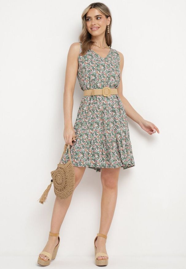 Born2be - Zielono-Różowa Sukienka Bawełniana Bez Rękawów na Lato Biazena. Okazja: na co dzień. Kolor: zielony. Materiał: bawełna. Długość rękawa: bez rękawów. Sezon: lato. Styl: casual, wizytowy