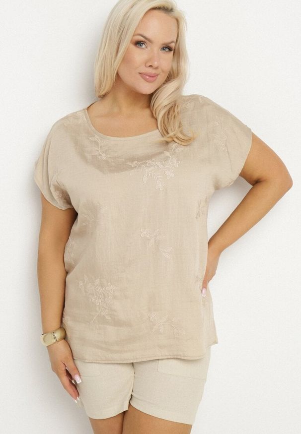Born2be - Beżowa Bluzka z Krótkim Luźnym Rękawem Mepola. Okazja: na co dzień. Kolekcja: plus size. Kolor: beżowy. Materiał: jeans. Długość rękawa: krótki rękaw. Długość: krótkie. Styl: elegancki, casual