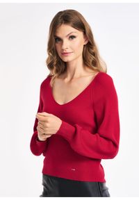 Ochnik - Różowy sweter dekolt V damski. Kolor: czerwony. Materiał: materiał. Styl: elegancki #2