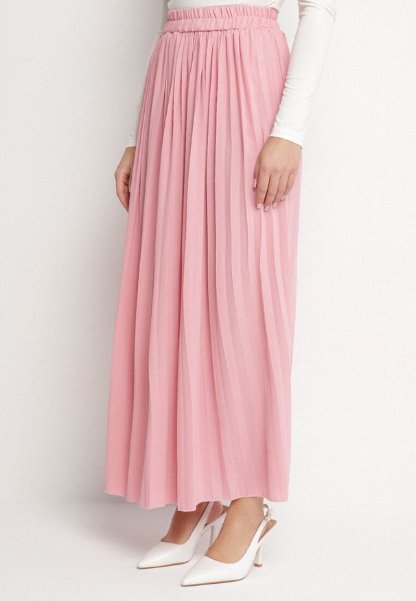 Born2be - Różowa Spódnica o Rozkloszowanym Kroju z Plisami i Gumką w Talii Ulithra. Okazja: na co dzień. Kolor: różowy. Styl: klasyczny, casual, elegancki
