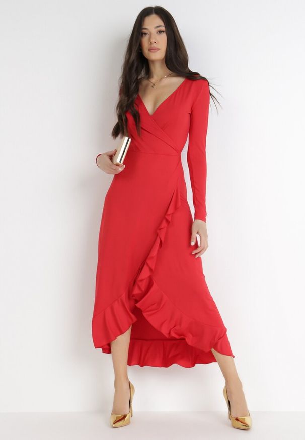 Born2be - Czerwona Sukienka Verial. Kolor: czerwony. Materiał: wiskoza, dzianina. Długość rękawa: długi rękaw. Typ sukienki: kopertowe. Styl: elegancki. Długość: maxi