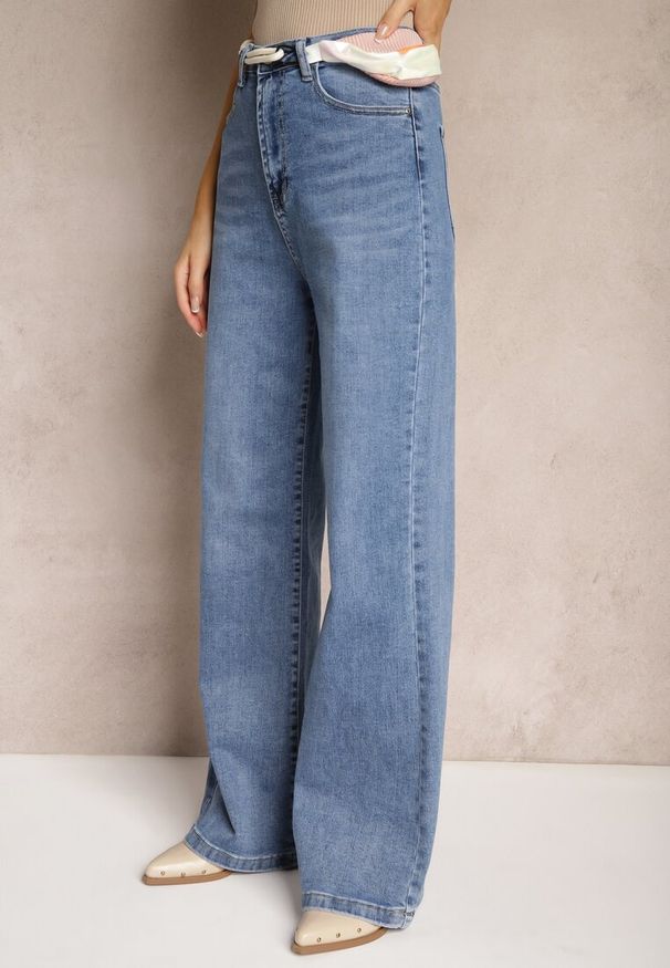 Renee - Niebieskie Jeansy High Waist z Szerokimi Nogawkami i Ozdobną Nerką Stilla. Stan: podwyższony. Kolor: niebieski